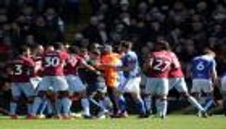 الاتحاد الإنجليزي ورابطة البريمييرليج يدينان حوادث اقتحام الملاعب