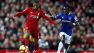 فينالدوم يطالب ليفربول بتجديد عقده