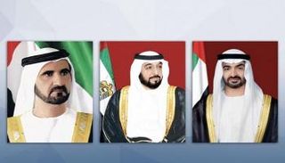 الشيخ خليفة بن زايد آل نهيان والشيخ محمد بن راشد آل مكتوم والشيخ محمد بن زايد آل نهيان