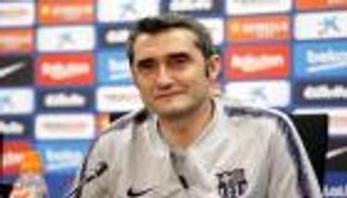 فالفيردي يحذر لاعبي برشلونة من صحوة مانشستر يونايتد