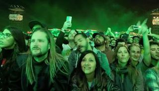  "ريد هوت تشيلي بيبرز" الأمريكية تحيي حفلا عند سفح الأهرامات