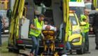 5.7 مليار دولار خسائر قابلة للزيادة.. السترات الصفراء تعمق جراح فرنسا