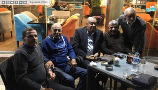 أحد ضحايا المجزرة المهندس المصري منير سليمان مع أصدقائه