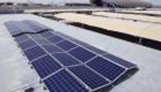 بالصور.. طرق دبي تضيء مبنى مواقف القصيص بالطاقة الشمسية