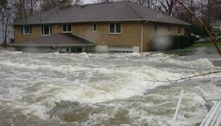 فيضانات تاريخية تضرب ولاية نبراسكا الأمريكية بعد عاصفة قوية