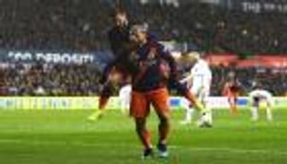 لماذا غابت تقنية الفيديو عن مباراة سوانزي ومانشستر سيتي؟