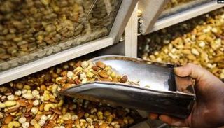 متجر لبيع المكسرات في إيران- أرشيفية