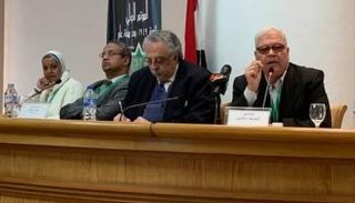 جانب من ندوة الفن التشكيلي في المؤتمر