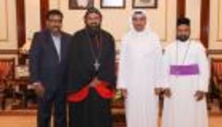 حاكم الفجيرة يستقبل ممثل الكنيسة المسيحية السورية في الهند