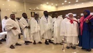 ليندا أرمسترونج ضمن بعثة مؤسسة "زايد" الخيرية للحج