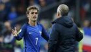 ديشامب: جريزمان يتلقى معاملة لا يستحقها في فرنسا