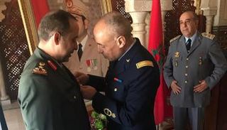 العميد الركن أحمد الكعبي خلال توسيمه