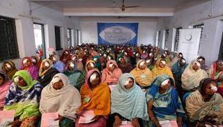 "نور دبي" تختتم مخيمها العلاجي في بنجلاديش