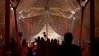 بالصور.. دبي تستضيف أول عرض أزياء لـ"كريستيان ديور" في الشرق الأوسط