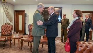 حفتر ووزير الخارجية الفرنسي جون إيف لودريان