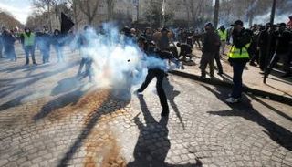 السترات الصفراء في مظاهرات السبت الـ18