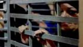 "عيد الأم" .. فرحة محبوسة في قلب 22 أسيرة فلسطينية بسجون الاحتلال