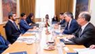 عبدالله بن زايد يبحث مع نظيره التشيلي تعزيز العلاقات والتعاون المشترك