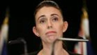 بالفيديو.. طلاب يستقبلون أرديرن بـ"الهاكا" حزنا على الضحايا