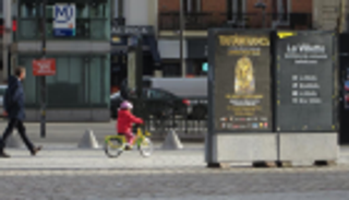 بالصور.. دعاية عالمية لمعرض توت عنخ آمون بعاصمة النور باريس