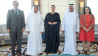 مهرجان أبوظبي للفنون يكرم الشاعرة الإماراتية غوشة السويدي
