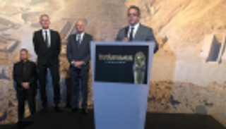 بالصور.. وزير الآثار المصري يفتتح معرض الملك توت عنخ آمون بباريس