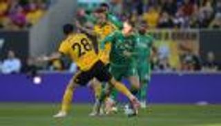 عملة معدنية تحسم أزمة "الزي الأول" بين واتفورد وولفرهامتون