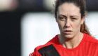 لاعبة إنجليزية تعتزل اللعب بعد إيقافها بسبب العنصرية