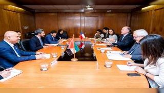 عبدالله بن زايد يلتقي وزير الزراعة التشيلي