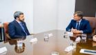 بالصور.. عبدالله بن زايد يلتقي وزير الاقتصاد التشيلي