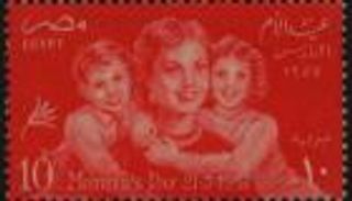 شكوى للصحفي المصري مصطفى أمين أطلَقت الاحتفال بعيد الأم