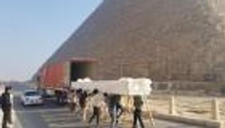 بالصور.. نقل 35 قطعة خشبية من مركب خوفو للمتحف المصري الكبير