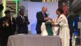 بالصور.. بريطانيا تسلم إثيوبيا خصلة الإمبراطور تيودورس الثاني