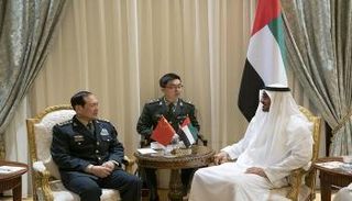 الشيخ محمد بن زايد آل نهيان خلال استقباله وزير الدفاع الصيني