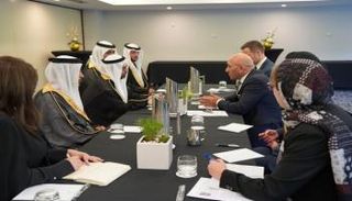 وفد إماراتي برئاسة الدكتور علي النعيمي يلتقي وزير الدفاع النيوزيلندي