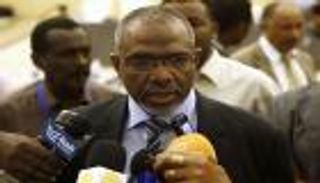 تعيين رئيس الوزراء السوداني السابق سفيرا بعد شهر من إقالته