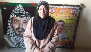 أم الأسير ضياء الأغا