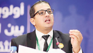 الباحث الجزائري عبدالرزاق بلعقروز