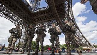 الجيش الفرنسي ينتشر في باريس