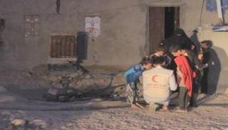 الهلال الأحمر الإماراتي يساعد أهالي اليمن - أرشيفية