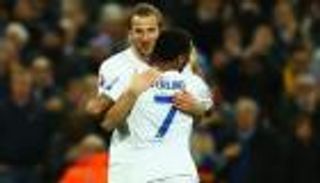 هاري كين يكيل المديح لسترلينج بعد هاتريك التشيك