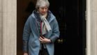 الجارديان: نواب محافظون يبحثون طرق الإطاحة بـ"ماي"