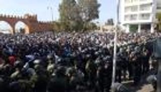 بالصور.. آلاف المدرسين في المغرب يحتجون لتحسين أوضاعهم 