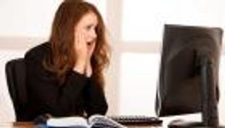 8 علامات صحية تنذر بكرهك لوظيفتك.. الصداع ومشاكل المعدة أبرزها