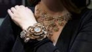 عرض ساعة مرصعة بـ15858 قطعة ألماس في سويسرا