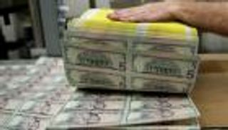 الين قرب أعلى مستوى في 6 أسابيع مقابل الدولار 