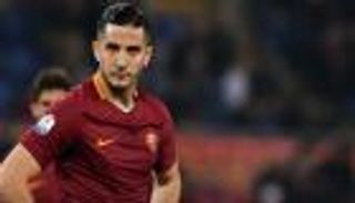 مانولاس يقطع الطريق على مانشستر يونايتد