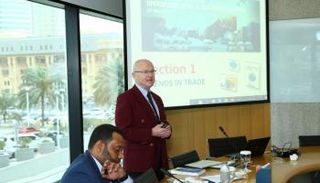 "فنسنت أوبراين" الخبير الأمريكي يحاضر في ندوة بغرفة "تجارة وصناعة دبي"