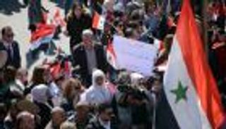 بالصور.. اعتصامات بمدن سورية ضد قرار أمريكا بشأن الجولان