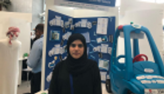 طالبة إماراتية تبتكر جهازا لحل مشكلة نسيان الأطفال في السيارة